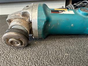 MAKITA 9557NB ANGLE GRINDER Good Buya